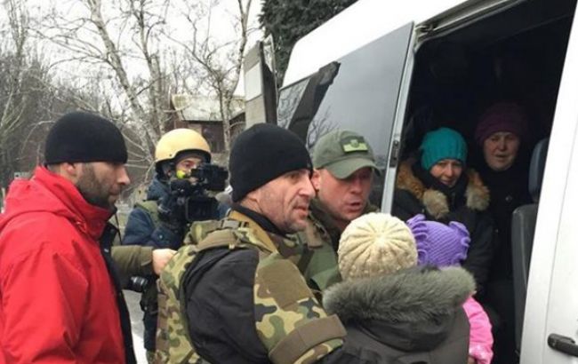 Ситуация в Авдеевке: из города уже эвакуировано 298 человек