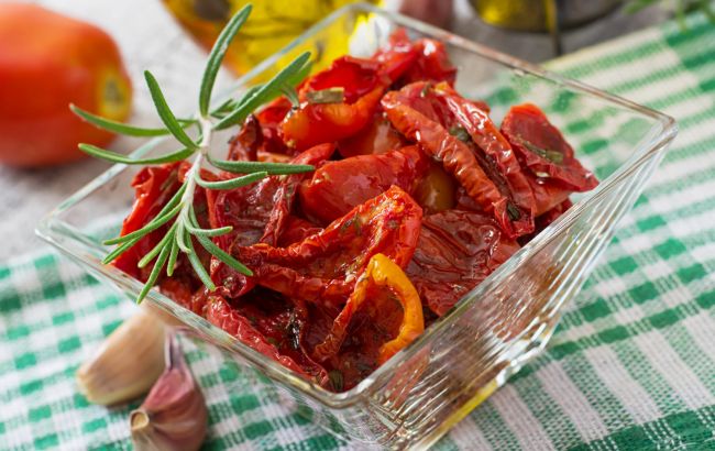 Домашні в'ялені помідори без духовки: легкий рецепт