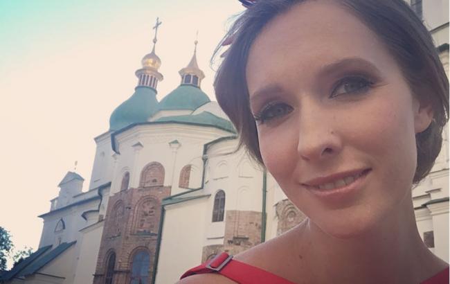 Катя Осадча здивувала незвичайним видом в новій сукні