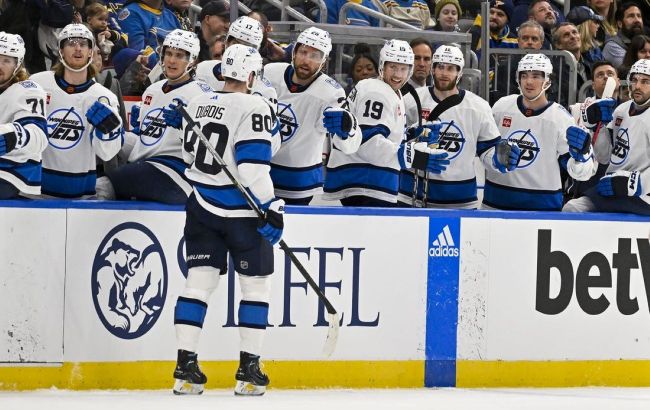 Форвард "Вінніпега" з трьома набраними пунктами очолив топ-3 зірок вечора НХЛ: відео