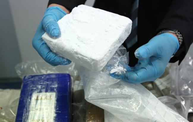 Украинец попался на провозе 150 кг кокаина в Голландию