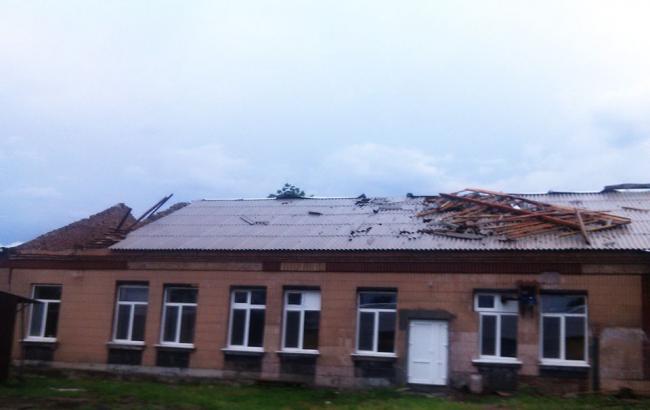 Внаслідок буревію у Черкаській області пошкоджено будівлі військової частини