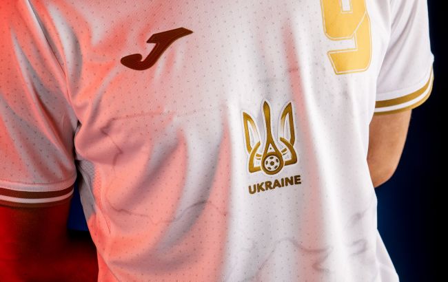 Збірна України зіграє на євро з мапою країни на формі і "Слава Україні". У Росії обурені