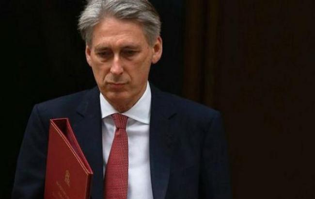 Британия не намерена воевать с россиянами в Украине, - министр Хэммонд