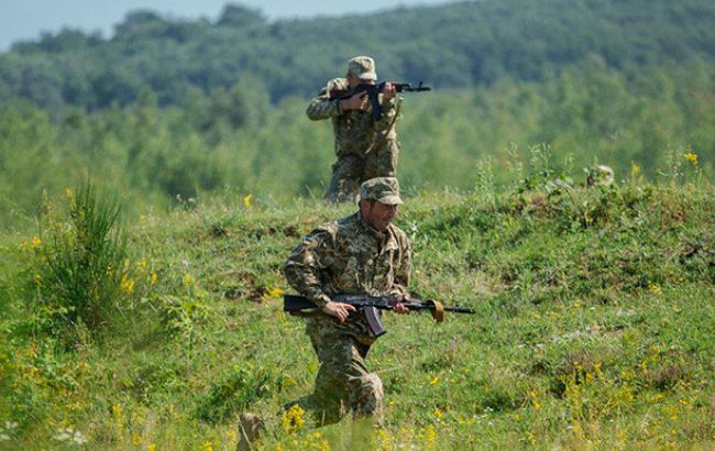 За добу на Донбасі поранені два бійця ВСУ, - штаб АТО