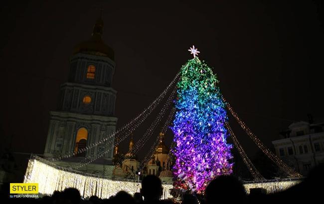 Конец праздников: в Киеве демонтировали главную елку страны