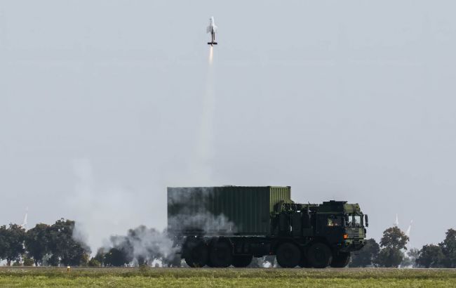 Rheinmetall навчив вантажівки запускати ударні дрони під час руху (відео удару)