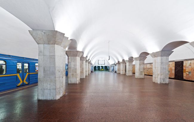 У Києві на станції метро "Контрактова площа" помер чоловік