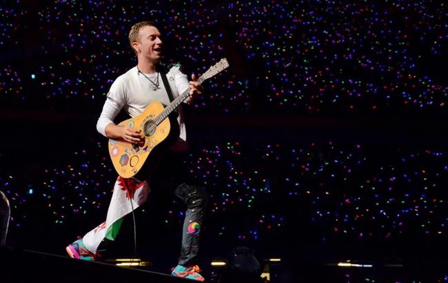 Лидер Coldplay трогательно почтил память вокалиста Linkin Park