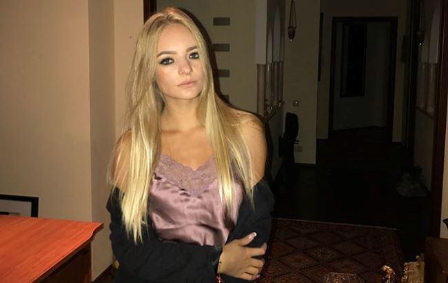 В сети "потроллили" дочь Пескова за фото в Крыму на судоремонтном заводе