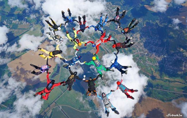 Украинские парашютисты установили удивительный национальный рекорд