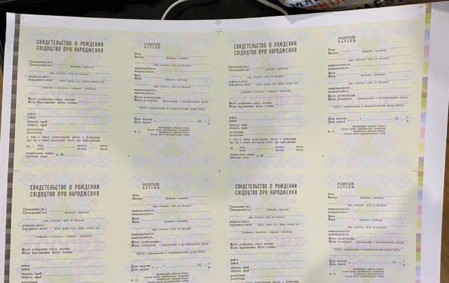 Подделывали паспорта Украины и ЕС: в Черновицкой области делали фальшивые документы