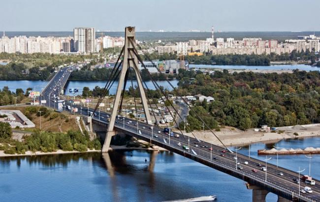 В Киеве на Московском мосту будет временно ограничено движение транспорта