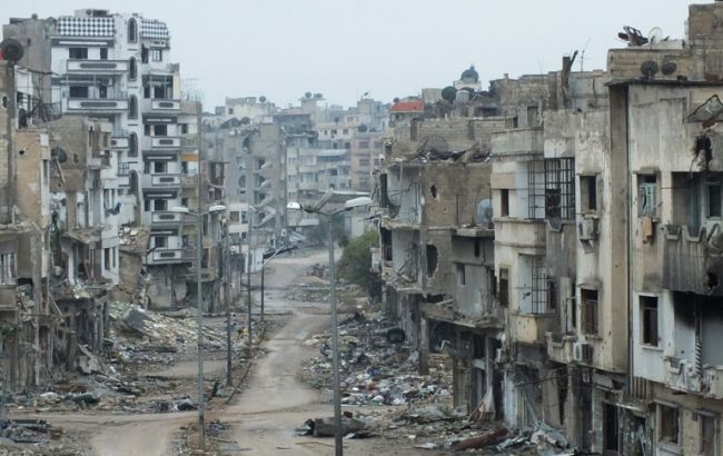В сирийском Хомсе подорвалась группа смертников, десятки погибших