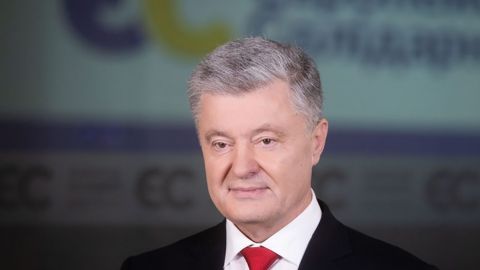 Порошенко закликав владу забезпечити прогрес у реформуванні оборонного сектора