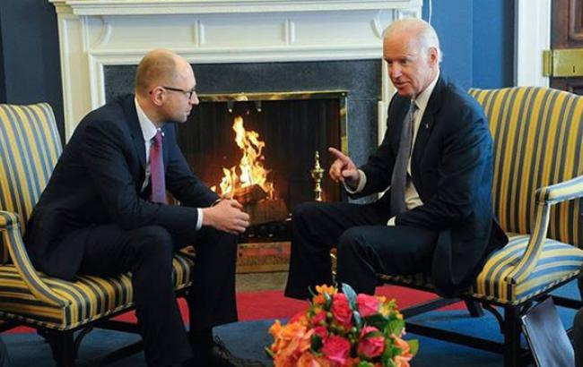 Яценюк і Байден закликали Росію забезпечити доставку української гумдопомоги на Донбас