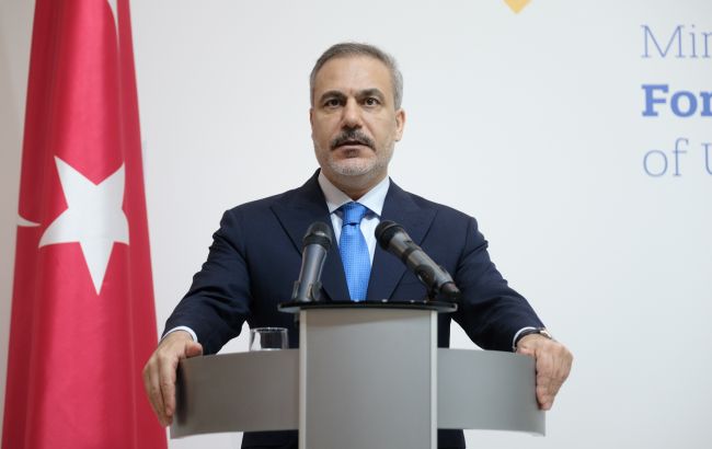 Глава МЗС Туреччини пояснив, чому їздив до Москви і що привіз Зеленському