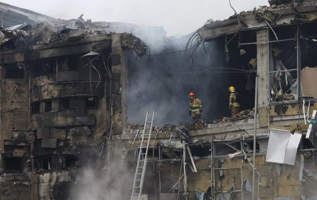 Удар по Днепру: пострадали 30 человек, спасатели ликвидировали все возгорания