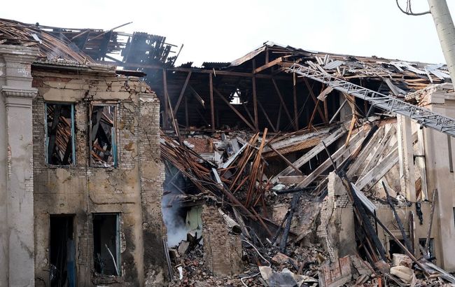 Росіяни ракетами вдарили по відділку поліції та лікарні в Костянтинівці (відео)