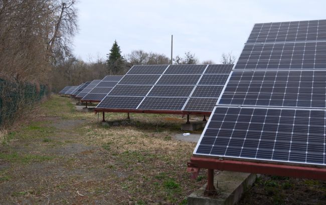 У Чорнобильській зоні відкрили першу сонячну електростанцію, будують ще одну (фото, відео)