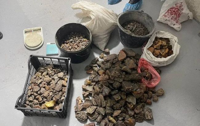 У Рівненській області викрили бурштинових ділків. Серед фігурантів - депутат