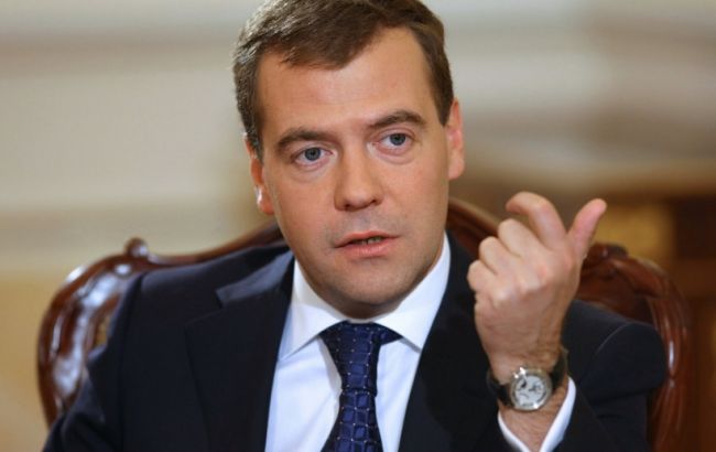 Медведєв доручив підготувати відповідь на продовження санкцій проти РФ