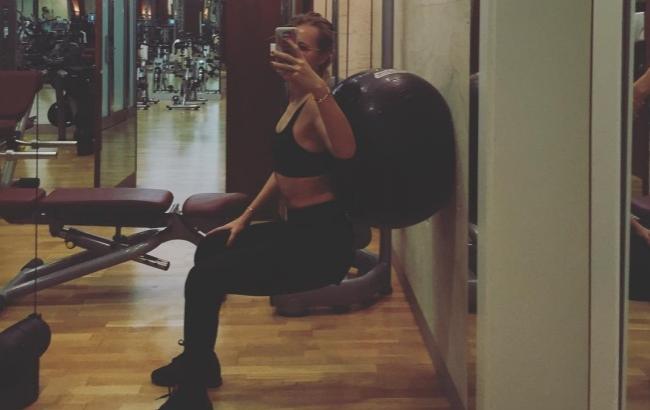 Ксения Собчак к Новому году готовится в спортзале