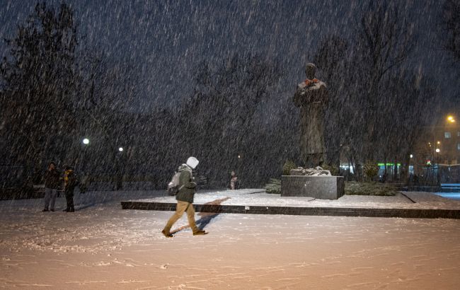 Аномальное явление. В Киеве прошла снежная гроза: впечатляющие видео
