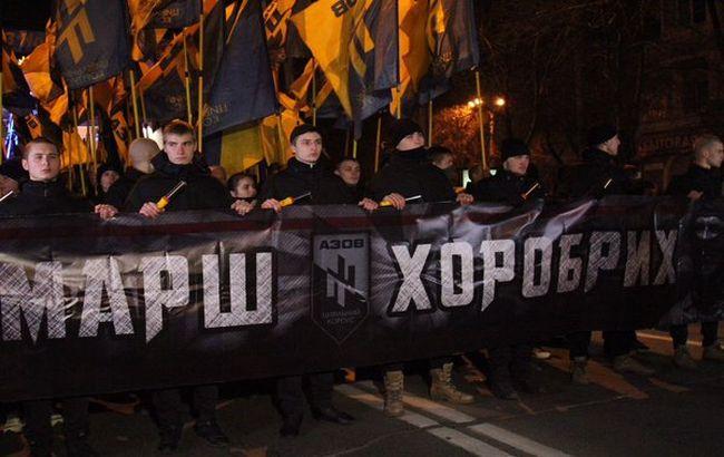 Бойцы "Азова" напугали "вату" факельным шествием по Мариуполю