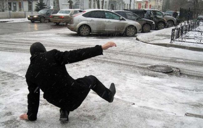 В Києві сьогодні очікується сніг та ожеледиця на дорогах
