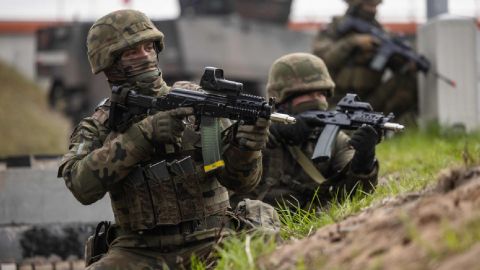 Польща розпочала будівництво лінії укріплень на кордоні з Росією (фото)