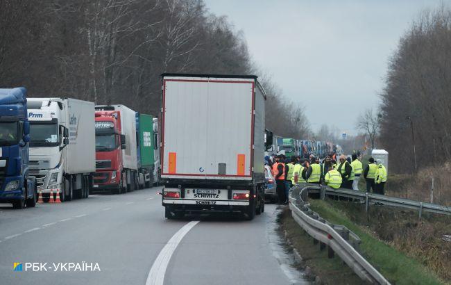 Рішення буде завтра? У Словаччині знову погрожують заблокувати КПП на кордоні з Україною