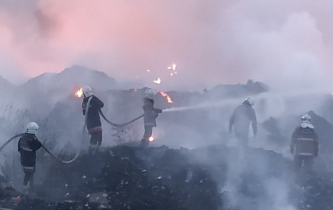 Під Полтавою горить сміттєзвалище
