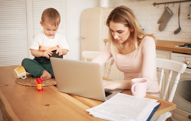 5 фраз, які не варто говорити мамам-домогосподаркам