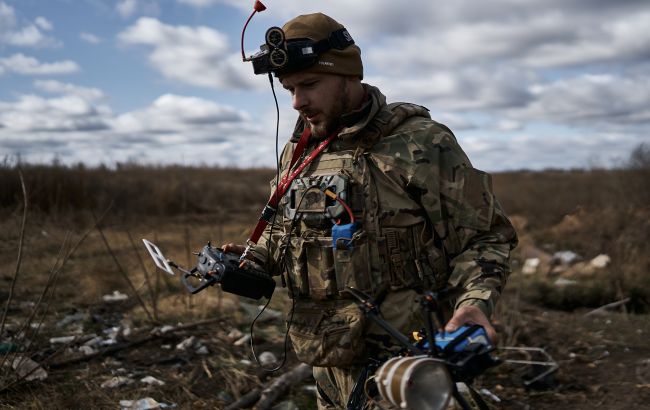 Захисники FPV-дронами підбили російські танки у Херсонській області (відео)