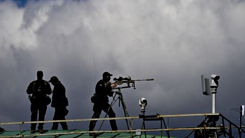 У Дагестані поскаржилися на атаку: відео прольоту дронів