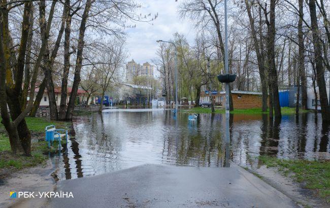 У Києві піднявся рівень води у Дніпрі: чи є загроза підтоплення будинків