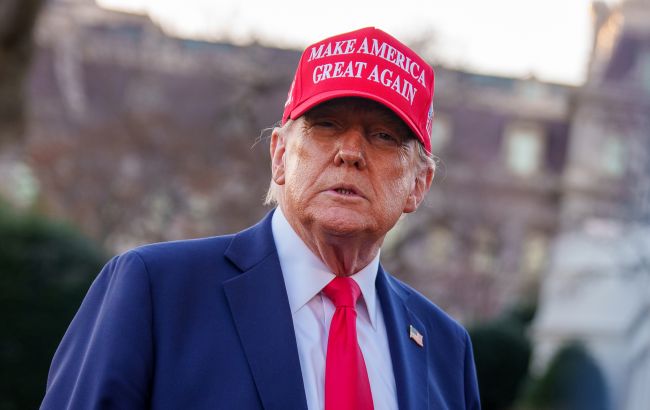 Трамп продає мерч з гаслом "Trump 2028", але йому заборонено балотуватися втретє