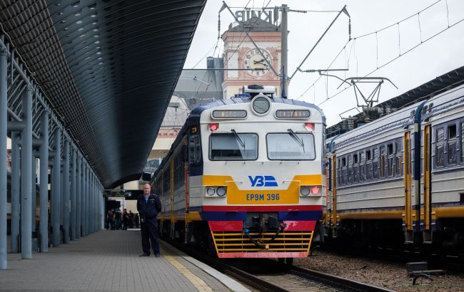 У Київській області пошкоджені колії: низка потягів затримується