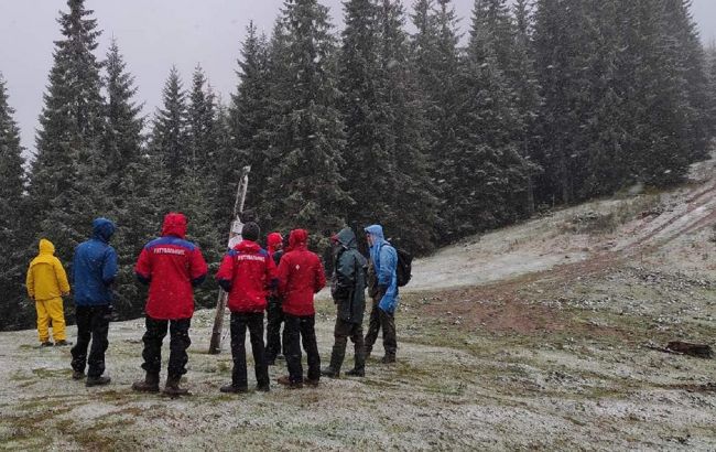 Стало зле в горах: рятувальники дві доби шукають туристку в Карпатах