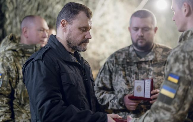 Глава МВД и начальник ГПСУ побывали на позициях пограничников в Харьковской области