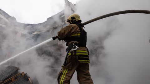 Росіяни вдарили "Шахедом" по базі відпочинку у Миколаївській області, спалахнула пожежа