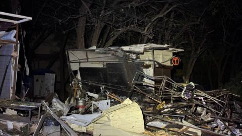 Пошкоджені АЗС, будинки і авто: фото наслідків атаки дронів на Одесу