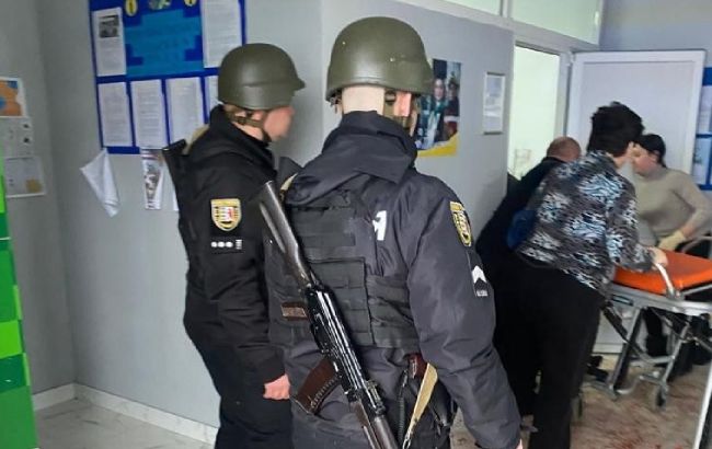 Появилось видео подрыва гранат в сельсовете на Закарпатье