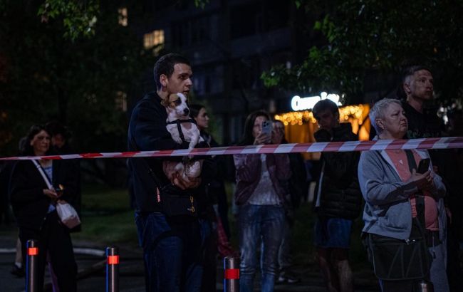 Київ після удару дронів: кількість постраждалих зросла, у ДСНС показали наслідки