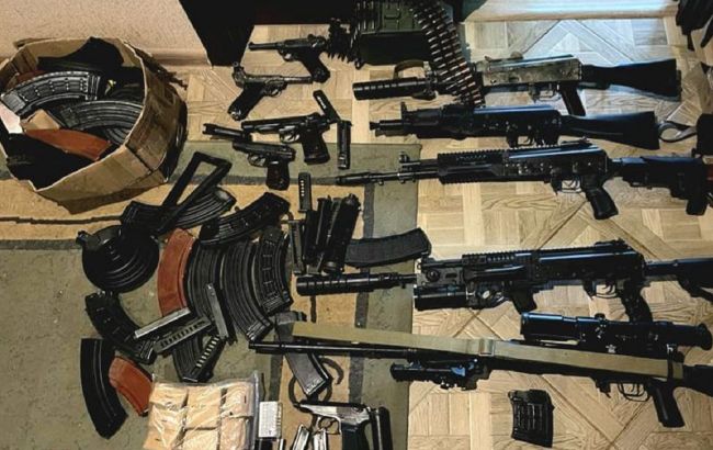 СБУ задержала "черных оружейников": хотели продать бандитам гранатометы со взрывчаткой