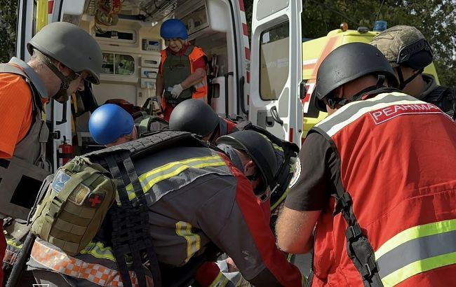 У передмісті Херсона поранені батько і дитина через російський обстріл