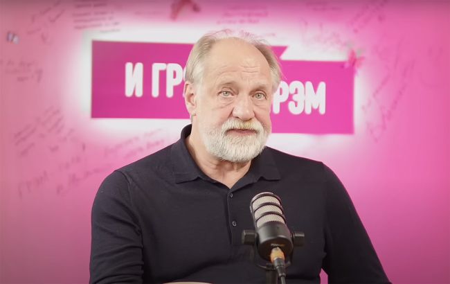 "Испытываю невероятный стыд": звезда сериала "Сваты" осудил войну и сбежал из России