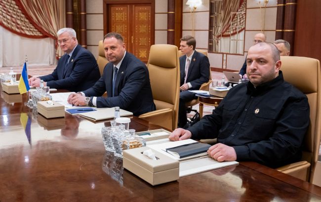 Ермак, Сибига и Умеров прибыли на переговоры в Лондон