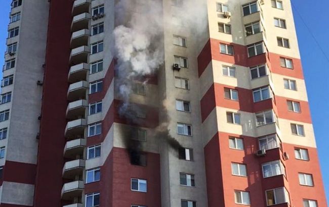 В Киеве в многоэтажке произошел пожар